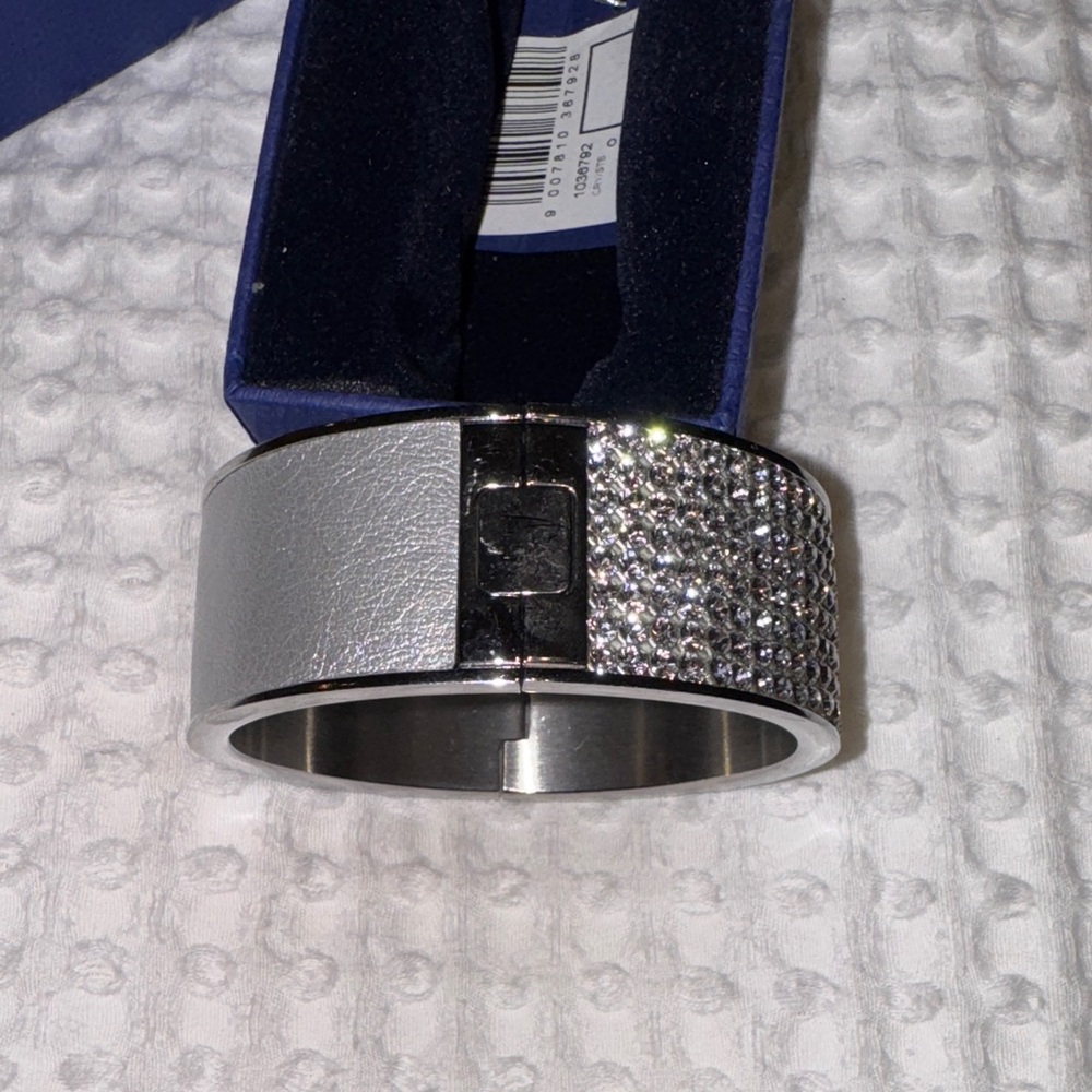 Swarovski Silver and Crystal Sparkle Bracelet authentic - Picture 5 of 11